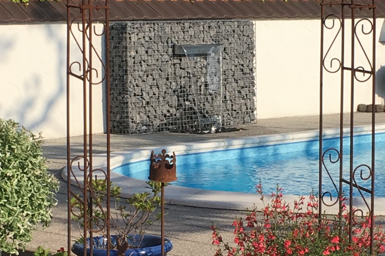 Wasserfall Schwimmbad
