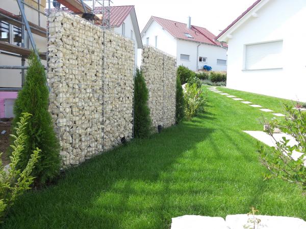 Gabionen mit Yellow Sun Gabionen mit Yellow Sun