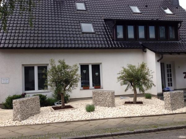 Gabionen mit Yellow Sun Gabionen mit Yellow Sun