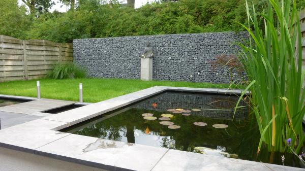 Gabionen im mit wasser Gabionen im mit wasser
