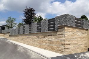 WPC mit Gabionen – WPC-zaun mit Gabionen. WPC mit Gabionen