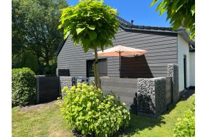 Gabionen Komposit-Sichtschutz Gartentor – WPC-zaun mit Gabionen. Gabionen Komposit-Sichtschutz Gartentor