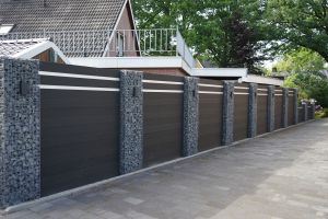 Aufbauteam Komposit – WPC-zaun mit Gabionen. Aufbauteam Komposit