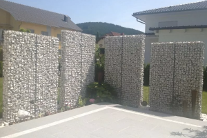 Gabione mit Yellow Sun Bruchstein – Gabionen-Säulen