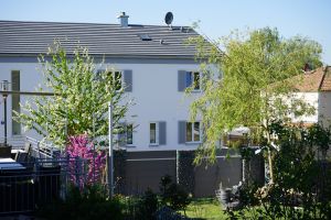 Aufbauteam Komposit – WPC-zaun mit Gabionen. Aufbauteam Komposit