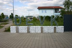 Gabione mit Glasbrocken – Glasbrocken