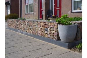 Gabionenzaun mit Grauwacke Bruchstein – Grauwacke Bruchsteine