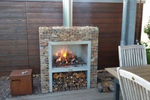 Gabionen Gartenkamin mit Grill mit Grauwacke Bruchstein – Grauwacke Bruchsteine