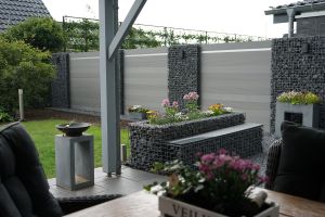 Gabionen mit Wpc – WPC-zaun mit Gabionen. Gabionen mit Wpc