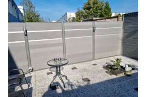 Komposit Sichtschutz – WPC-zaun mit Gabionen. Komposit Sichtschutz