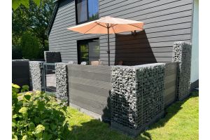 Gabionen Komposit-Sichtschutz Gartentor – WPC-zaun mit Gabionen. Gabionen Komposit-Sichtschutz Gartentor