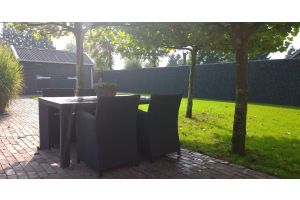 Gabionenzaun mit Basalt Bruchsteine – Gabionen. Gabionenzaun mit Basalt Bruchsteine