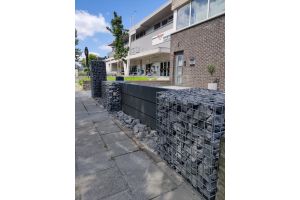 Gabionen Komposit-Sichtschutz – Geschäftsanwendungen. Gabionen Komposit-Sichtschutz