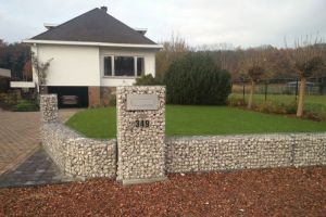 Gabione mit Yellow Sun Bruchstein – Gabionen Briefkasten