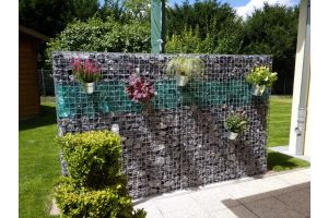 Gabione mit Glasbrocken – Glasbrocken