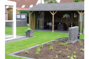 Gabionen Wasserfall mit Basalt Bruchsteine – Wasserfall. Gabionen Wasserfall mit Basalt Bruchsteine