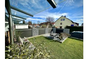 Komposit-Sichtschutz mit Gabionen Sichtschutz – WPC-zaun mit Gabionen. Komposit-Sichtschutz mit Gabionen Sichtschutz