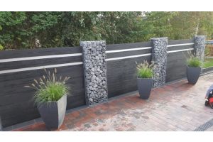 WPC-zaun mit Gabionen – WPC-zaun mit Gabionen. WPC-zaun mit Gabionen