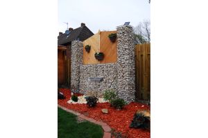 Gabionen Wasserfall mit Yellow Sun Bruchstein – Yellow Sun Bruchstein