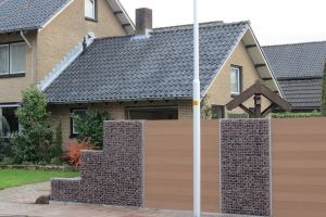 WPC Sichtschutz Braun – WPC-zaun mit Gabionen. WPC Sichtschutz Braun