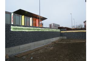 Gabione mit LED-Beleuchtung mit Glasbrocken – Glasbrocken