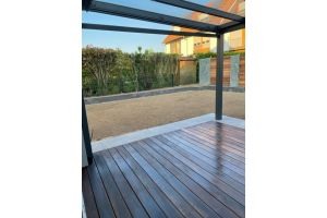 Gabione mit norwegischem Granit – Aufbauteam