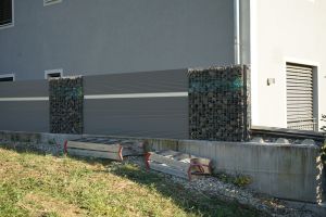 Aufbauteam WPC – WPC-zaun mit Gabionen. Aufbauteam WPC