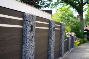 Aufbauteam WPC – WPC-zaun mit Gabionen. Aufbauteam WPC