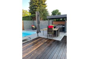 Gabione mit norwegischem Granit – Aufbauteam