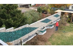 Gabione mit Yellow Sun Bruchstein – Glasbrocken