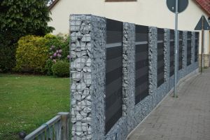 Gabionen mit Wpc – WPC-zaun mit Gabionen. Gabionen mit Wpc