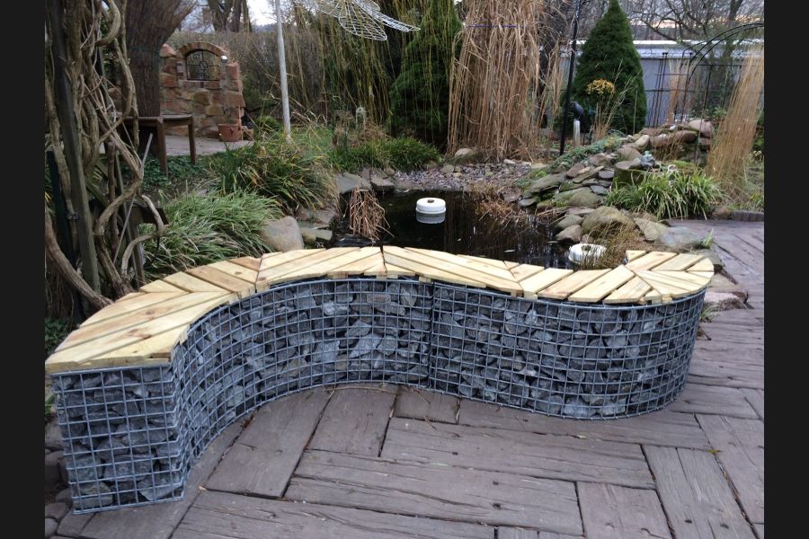 Spannende Gabionenbank Mit Lehne Bild